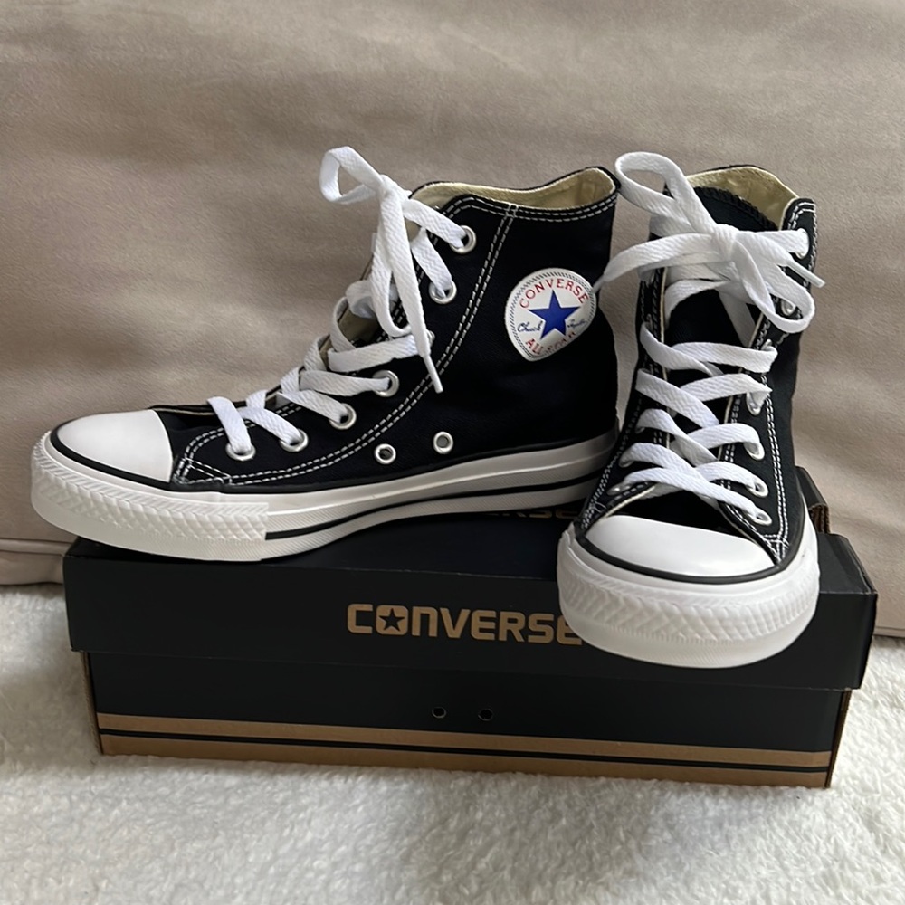 Converse hi top sneakers. Brand new. Mens 3.5 or Women’s 5.5.